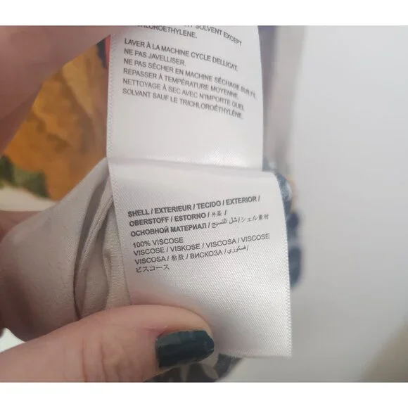 Farm Rio Women's Sz. XS Ivory Black Floral Blouse Classic Button up - Picture 6 of 8